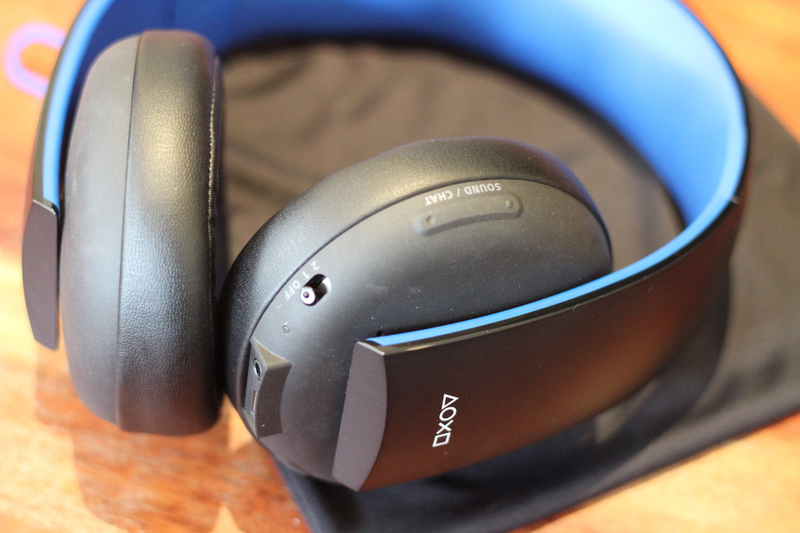 Illustration for article titled The PlayStation Gold Wireless Headset: Not Bad For A Hundred Bucks